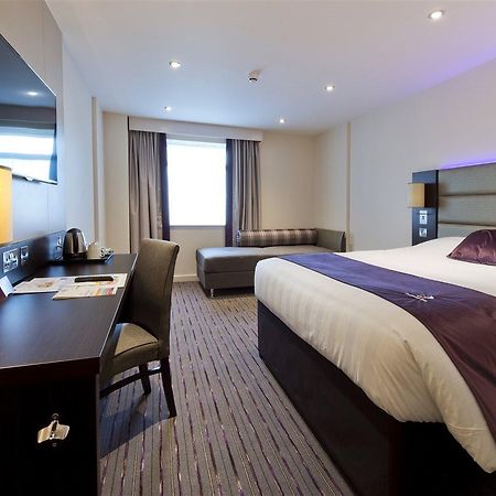 Premier Inn Newbury Town Centre Zewnętrze zdjęcie