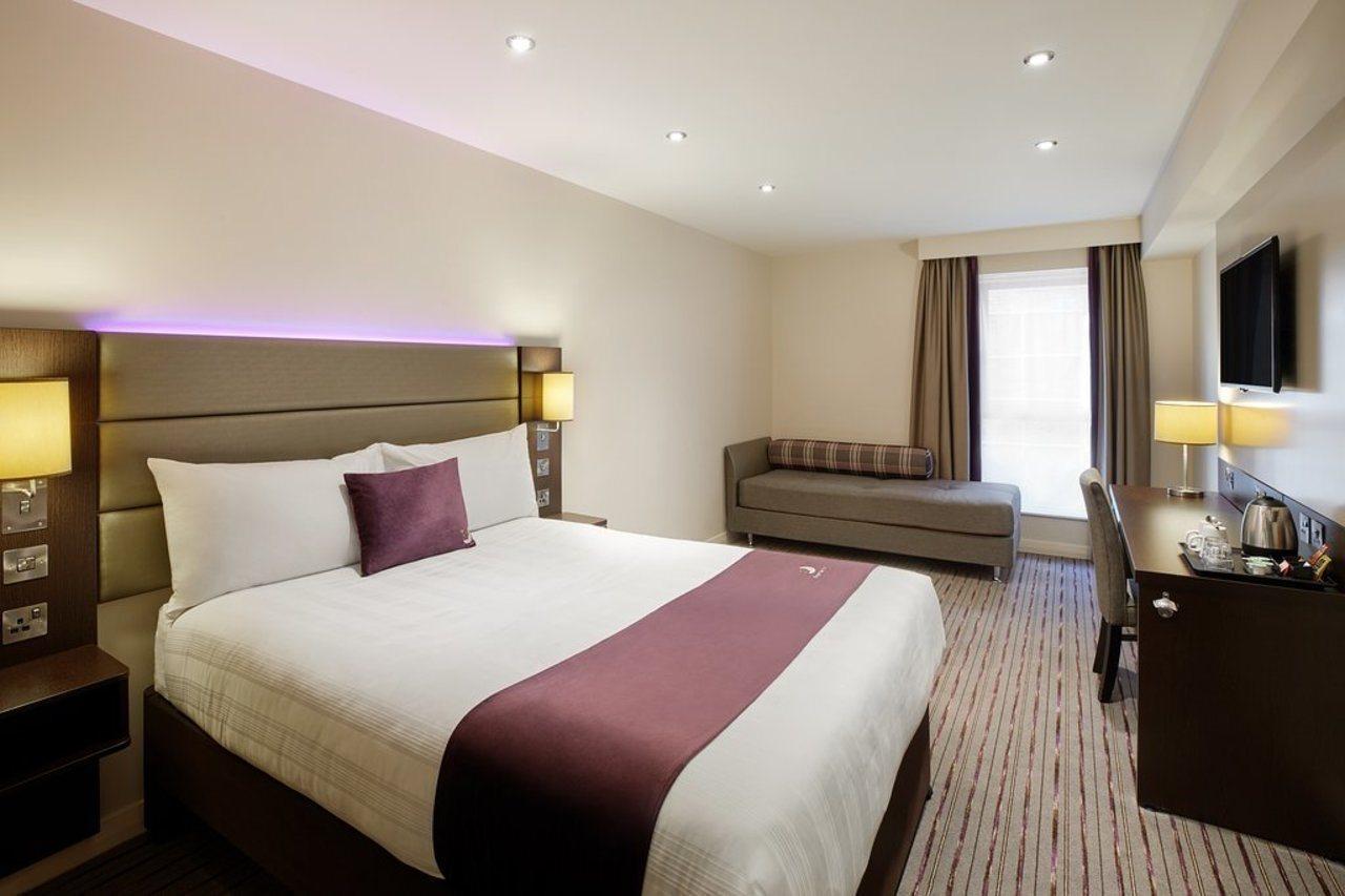 Premier Inn Newbury Town Centre Zewnętrze zdjęcie
